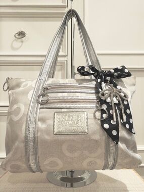 🤍🩶 SOLD - Coach Poppy Signature C Optic Glam White & Silver Tote Bag